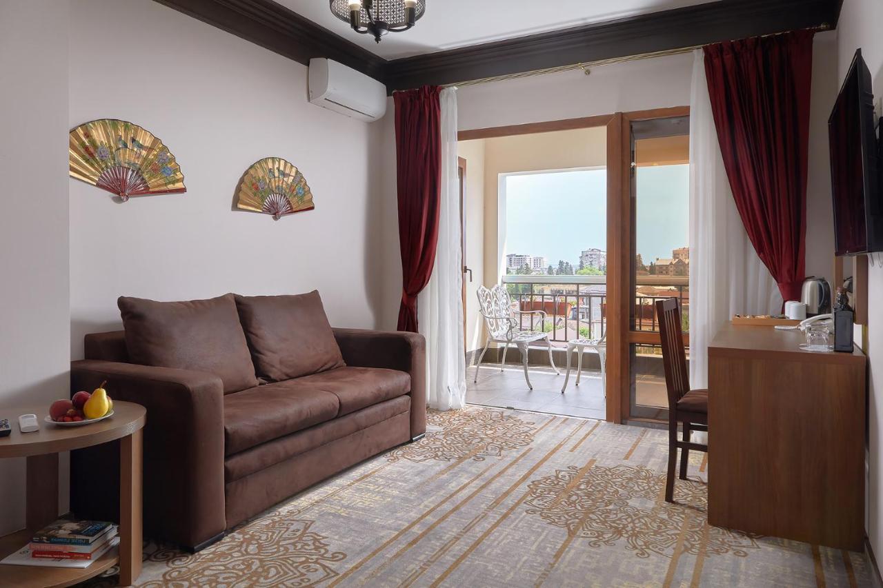 Garuda Boutique Hotel Sukhumi Exterior photo