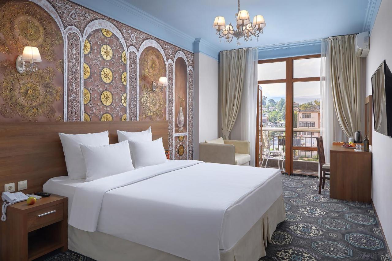 Garuda Boutique Hotel Sukhumi Exterior photo